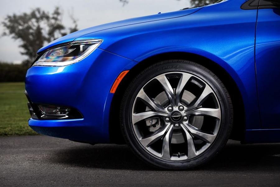  Chrysler 200 2015 года  (фото 72 из 207)